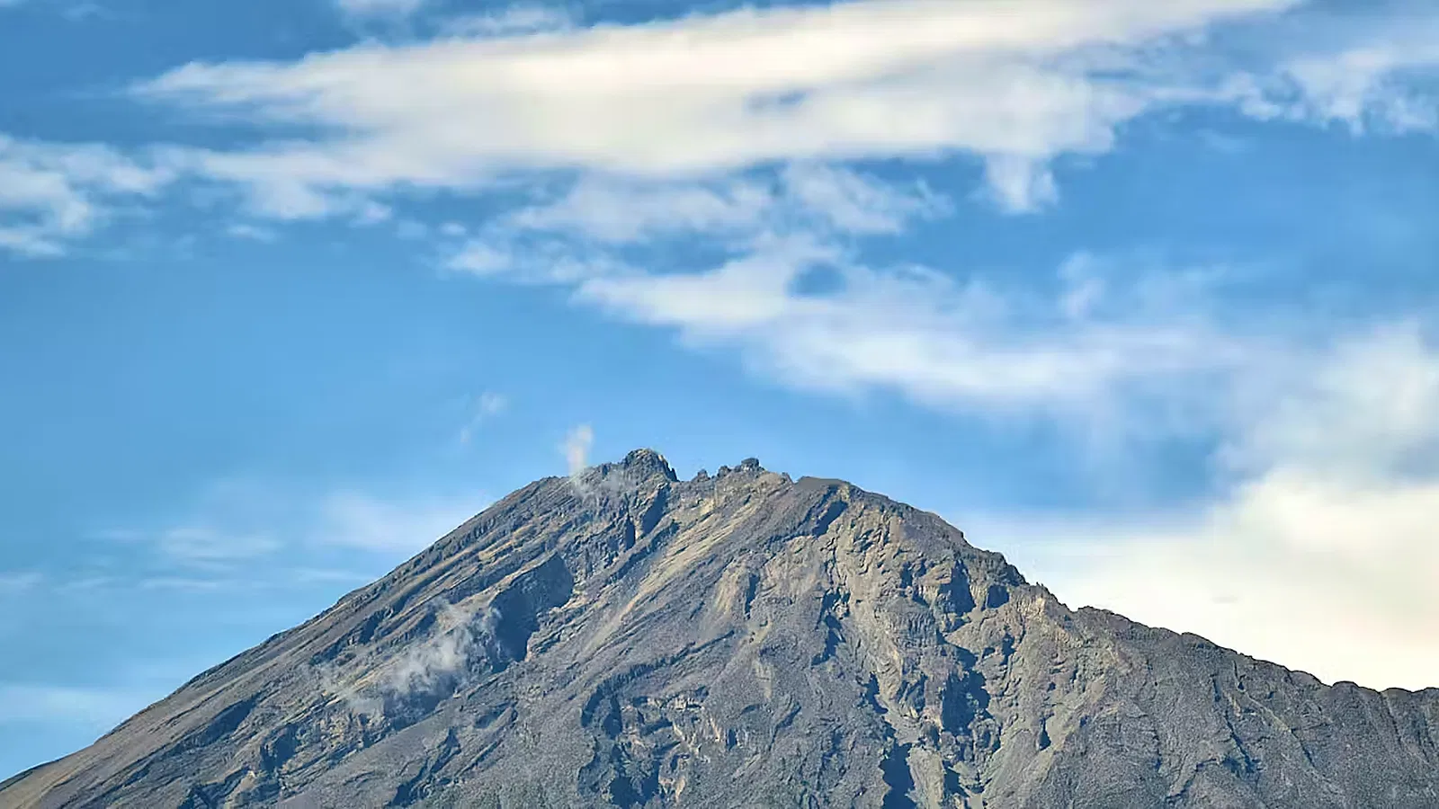 From Arusha: 1 Day Private Mount Meru Day Hike Trip